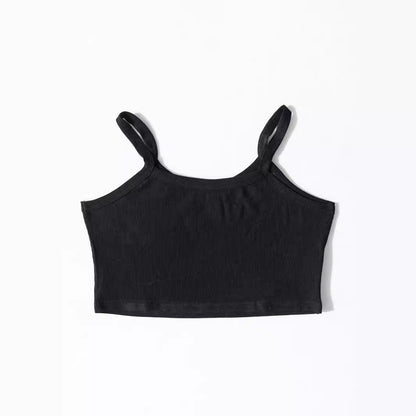 Top court pour femmes avec un design côtelé et un cool logo Chic und Stil