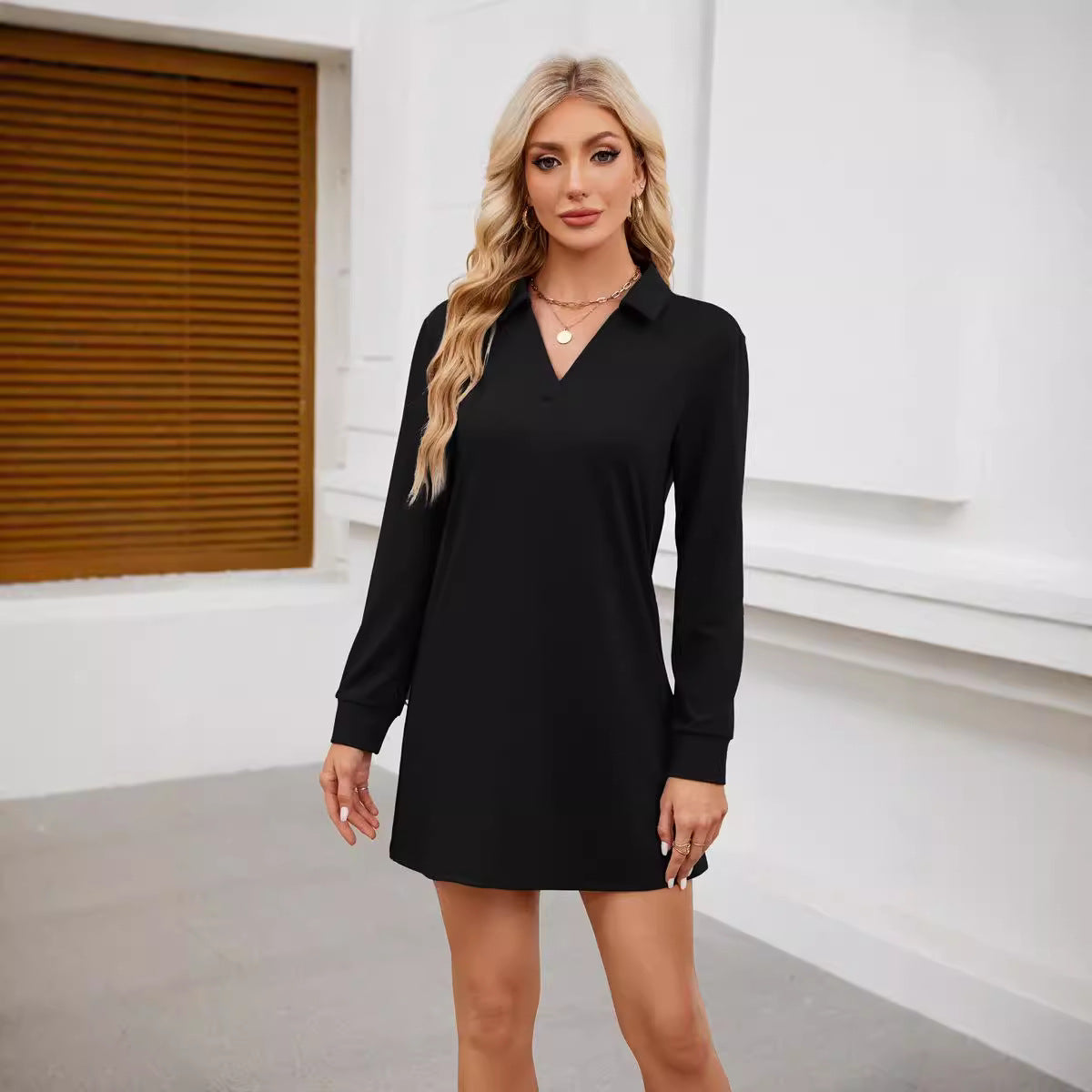 Robe décontractée pour femmes avec élégante encolure en V Chic und Stil