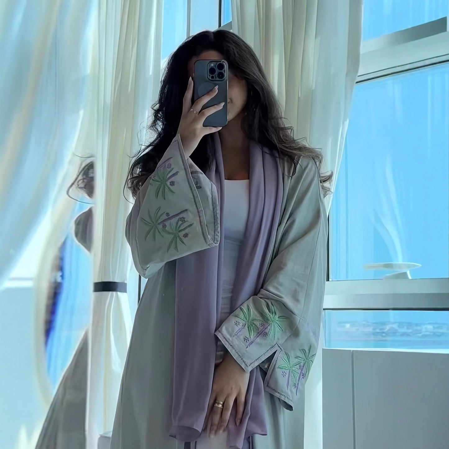 Dames élégante veste Kaftan avec des détails de broderie élaborés Chic und Stil