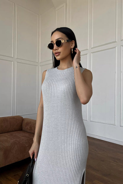 Robe en tricot élégante et cintrée pour femmes avec col haut et structure en côtes Chic und Stil