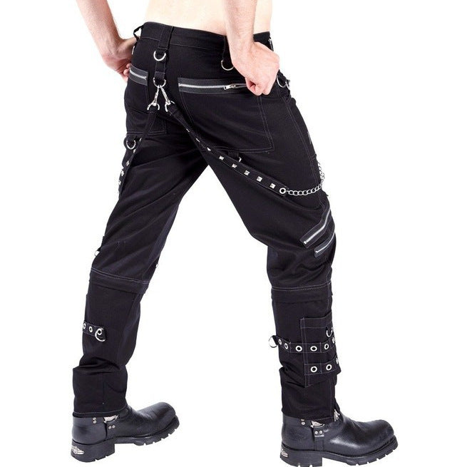 Men's cargo pants with chain details and practical pockets Chic and Style