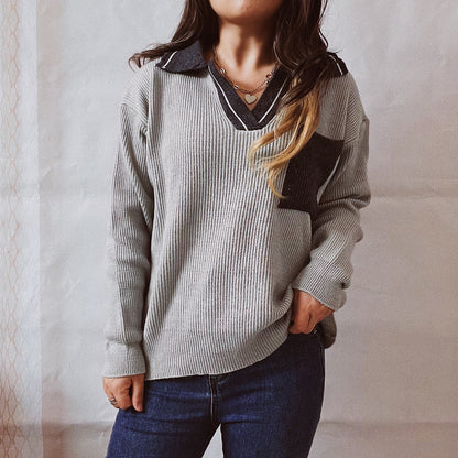 Pull femme décontracté à col V avec design ribbed texturé et col contrasté Chic und Stil