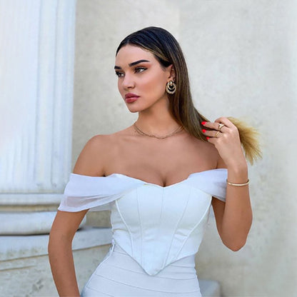 Haut de corset pour femmes à design sans épaule avec des détails de volants raffinés Chic und Stil