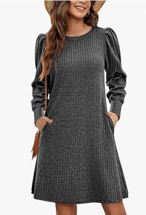 Robe pull pour femmes avec détails en volants et poches latérales Chic und Stil