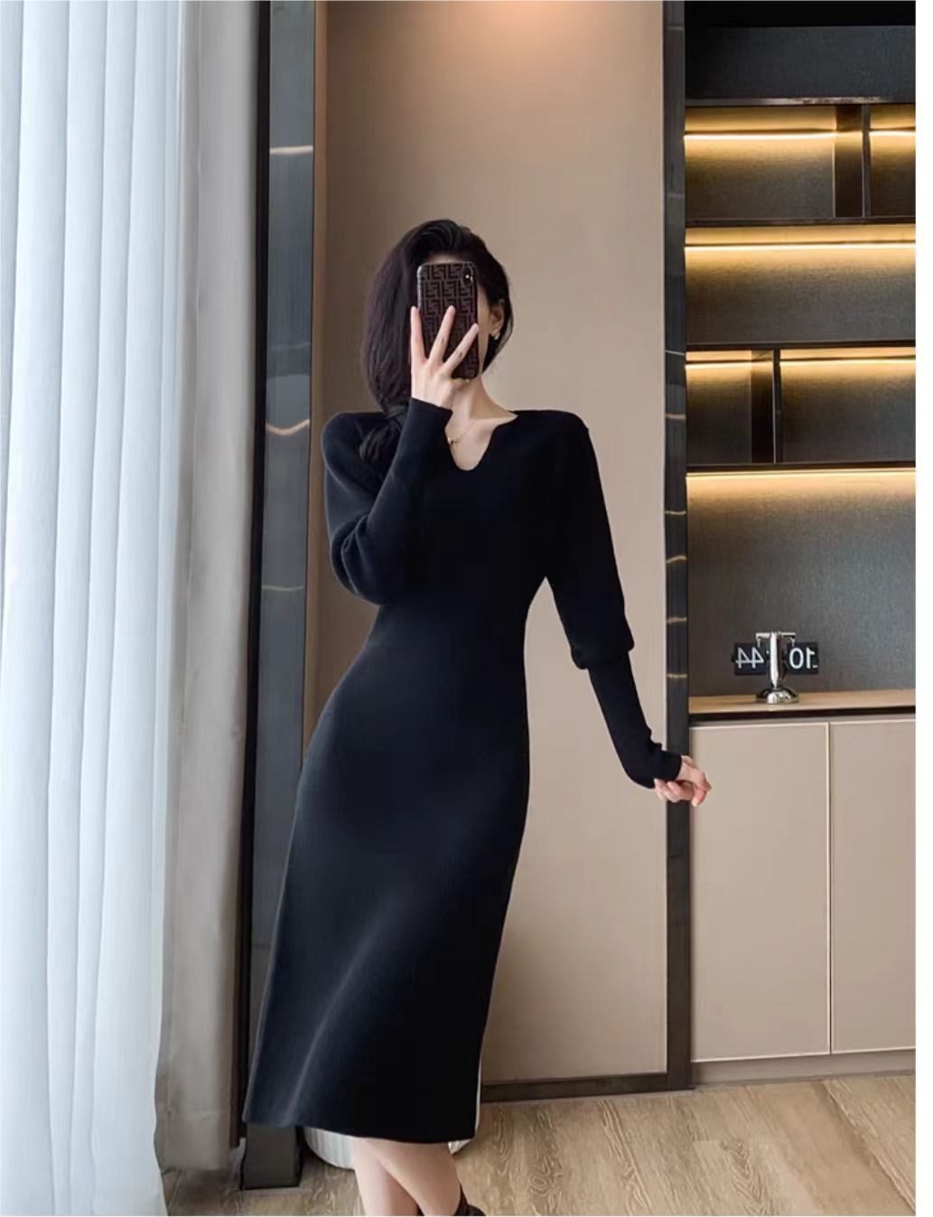Robe en tricot pour femmes avec décolleté en V profond et structure spécialement conçue Chic und Stil