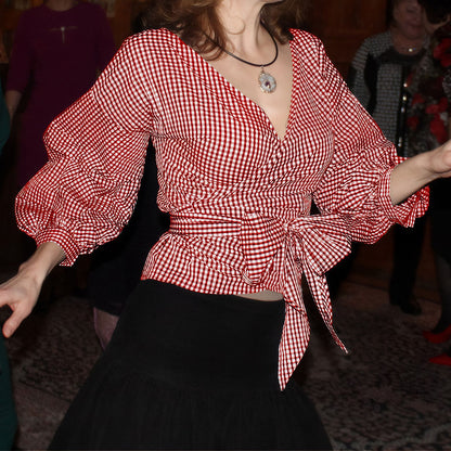 Blouse enroulée pour femmes avec des manches à volants Chic und Stil