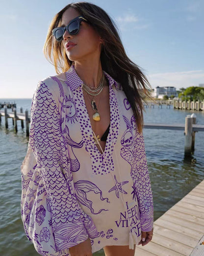 Chemisier de plage décontracté pour femmes avec un imprimé maritime artistique et un élégant décolleté en V Chic und Stil