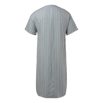 Chemise de nuit pour femmes avec élégantes rayures et pratique patte de boutonnage Chic und Stil
