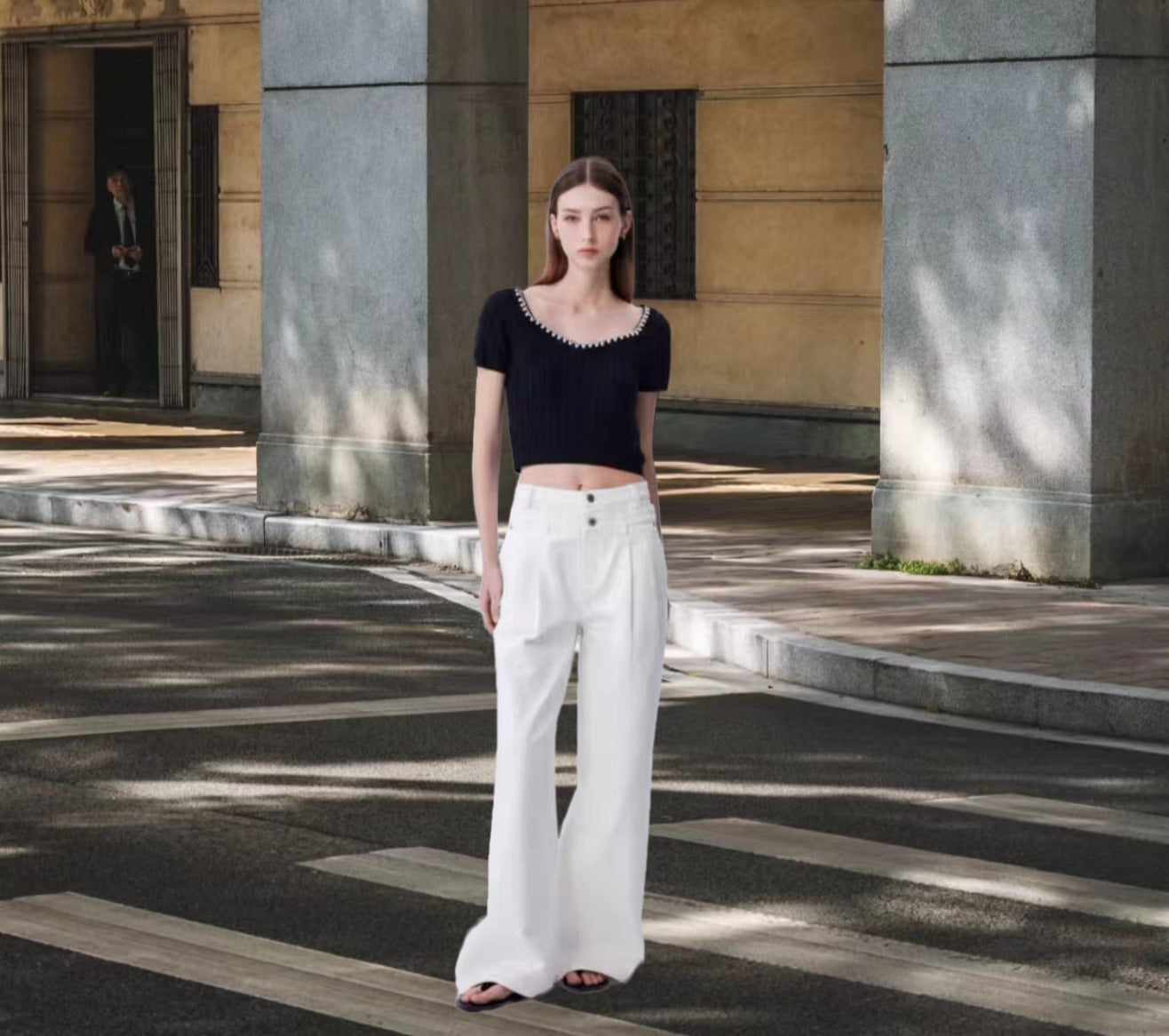 Dames Haut de crop à la mode avec un élégant col rond et des détails de boutons décoratifs Chic und Stil