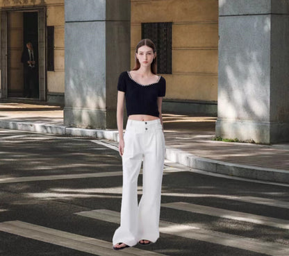 Dames Haut de crop à la mode avec un élégant col rond et des détails de boutons décoratifs Chic und Stil