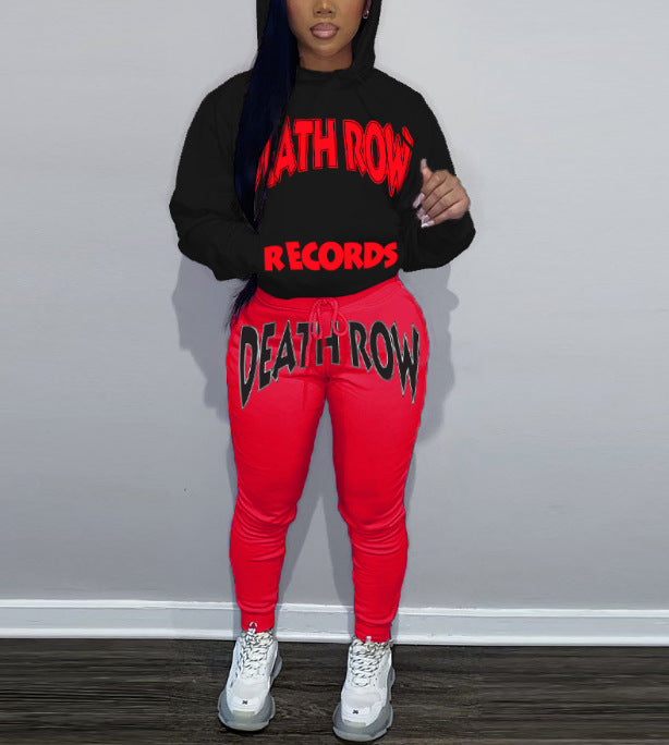 Sporty hoodie set for women and jogger pants with striking inscription Chic und Stil