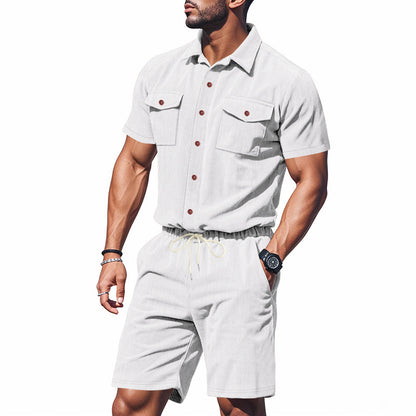 Costume de loisirs élégant pour hommes avec des détails structurés et des poches poitrine pratiques Chic und Stil