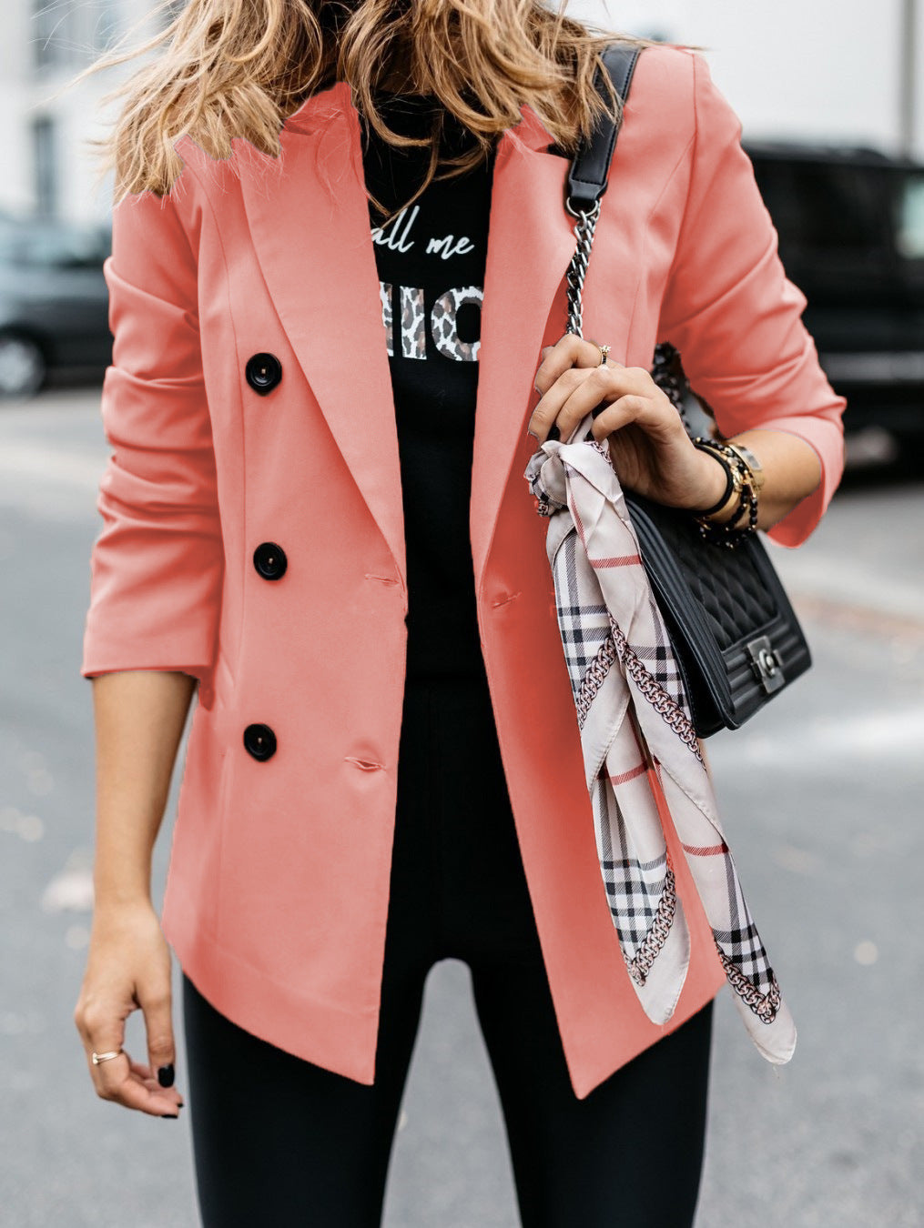 Blazer double boutonnage tendance pour femmes avec silhouette élancée et poches pratiques Chic und Stil