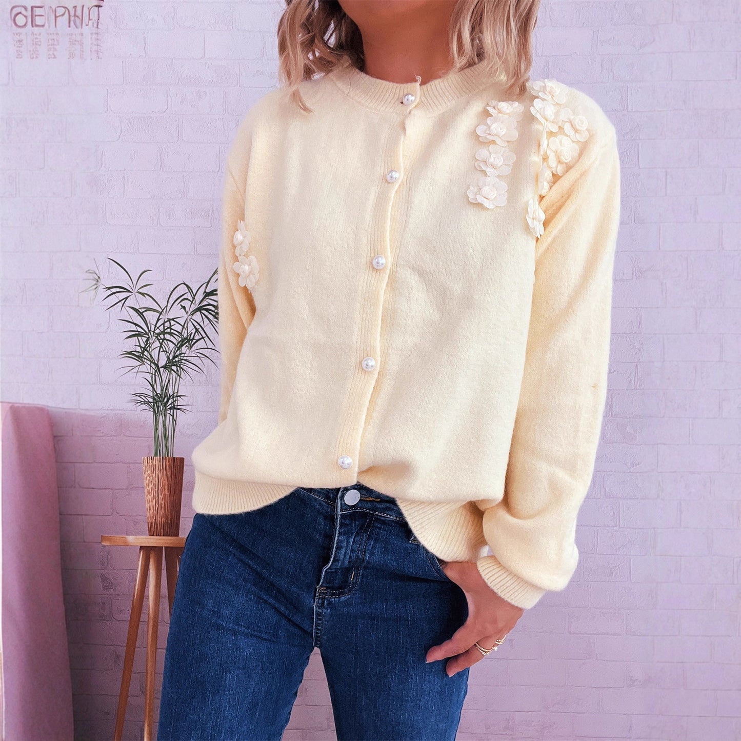 Dames cardigan avec design floral et boutons en perles élégants Chic und Stil