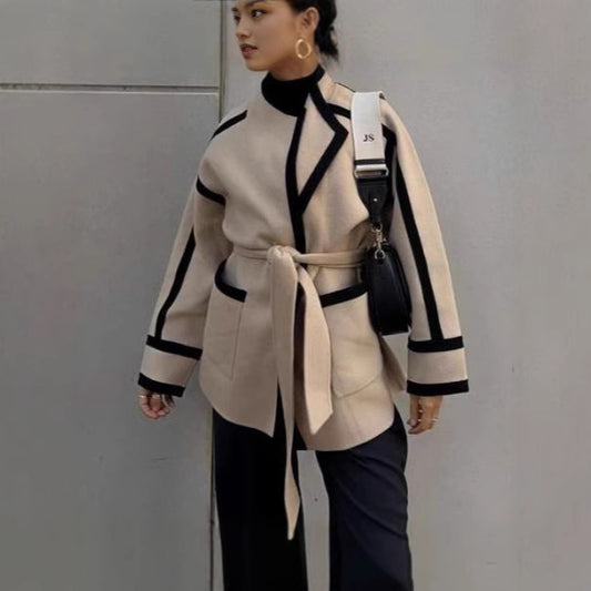 Blazer-kimono tendance pour femmes avec ceinture et détails contrastés Chic und Stil
