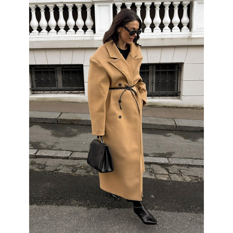 Elegant women's wool coat with a modern retro design Chic and Style