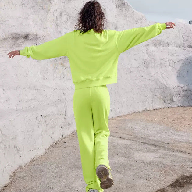 Women's sporty jogger set with wide pants and oversized sweatshirt Chic and Style