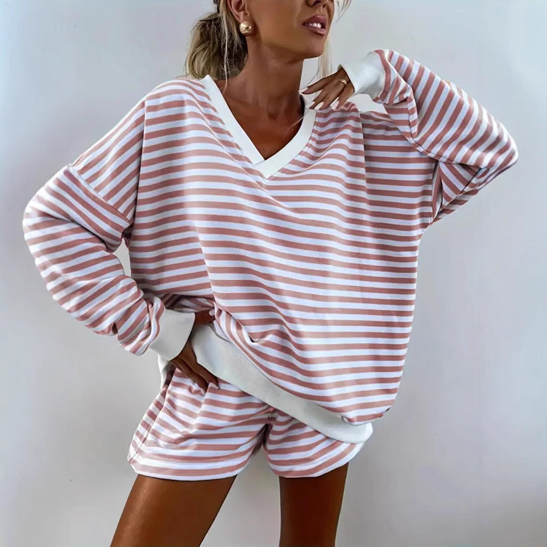 Dames Haut de sport à rayures avec shorts courts Chic und Stil