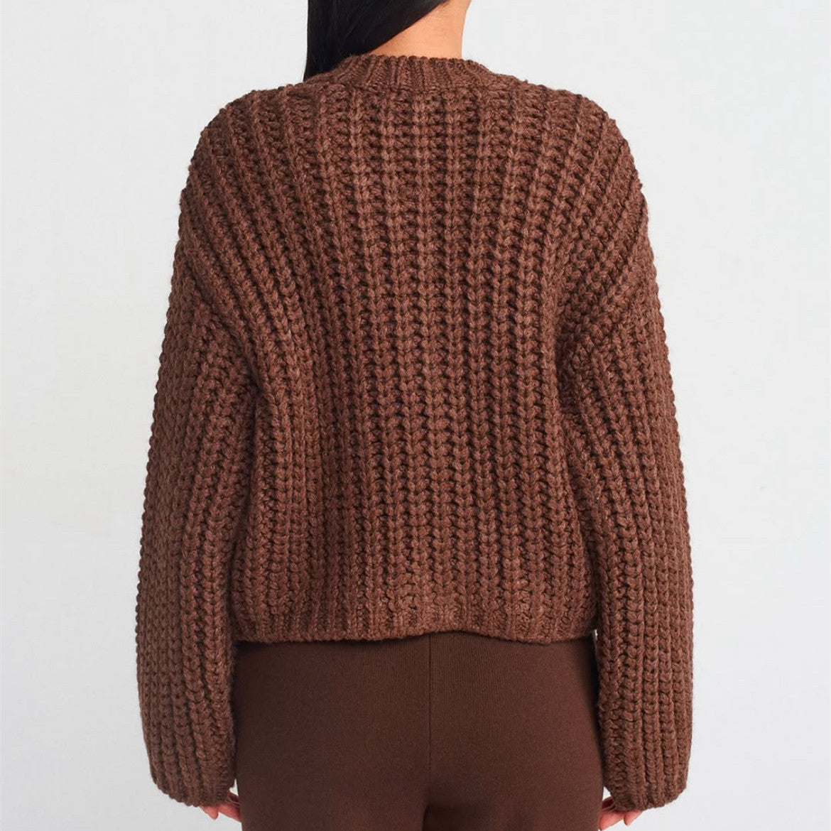 Pull femme en tricot épais avec des détails modernes Chic und Stil
