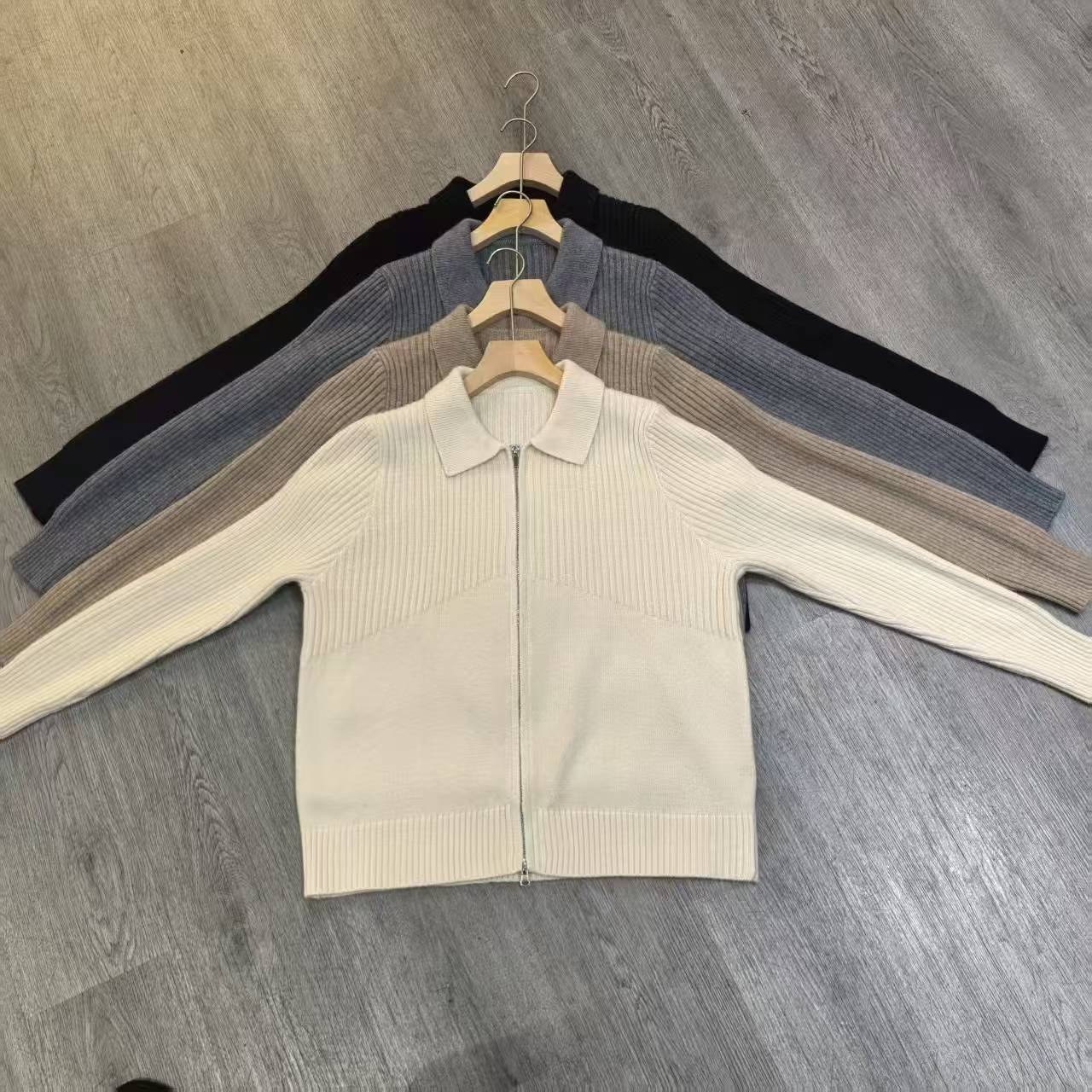 Cardigan tricot confortable pour femmes avec fermeture éclair et patron côtelé fin Chic und Stil