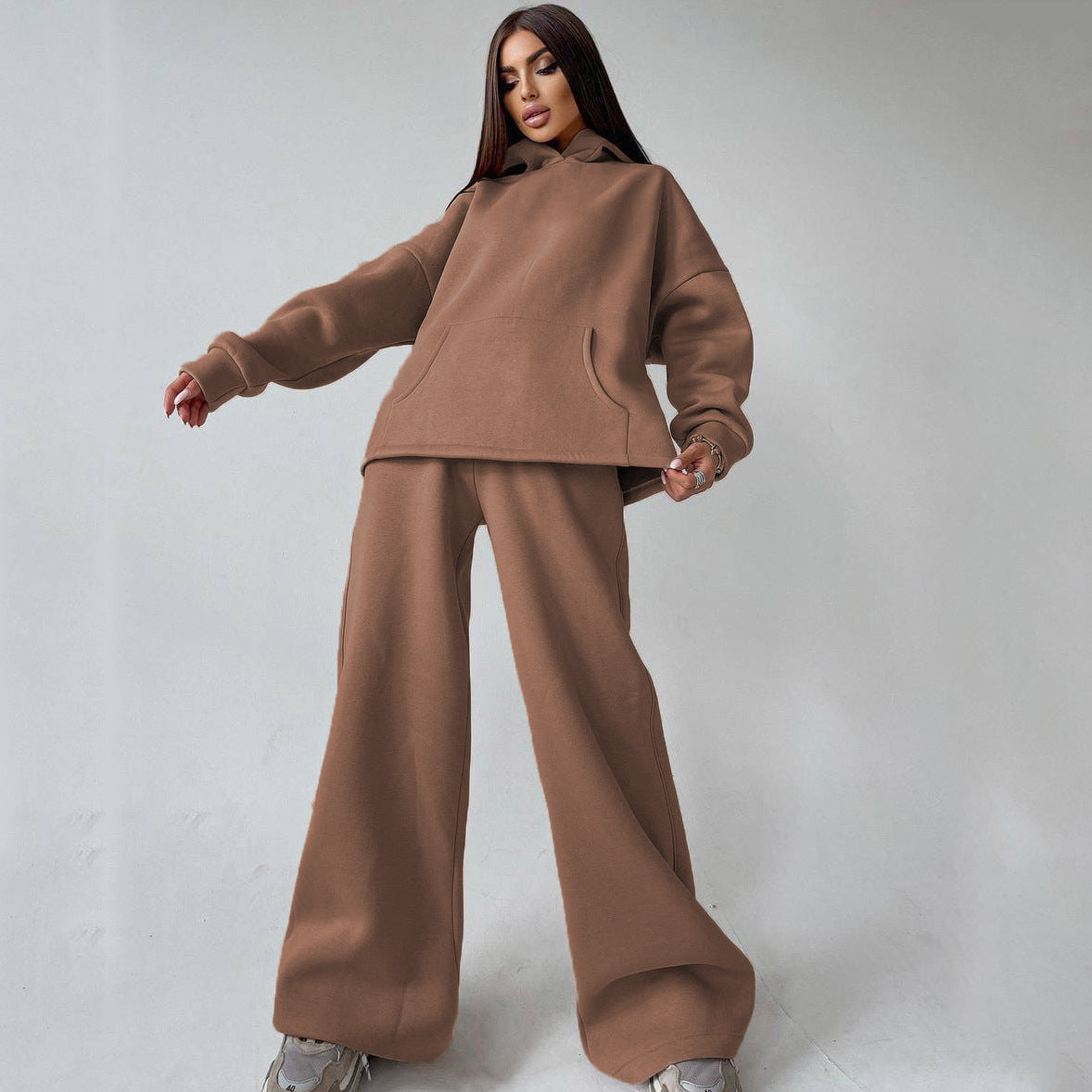 Oversized comfortable hoodie set and loose jogger pants Chic und Stil