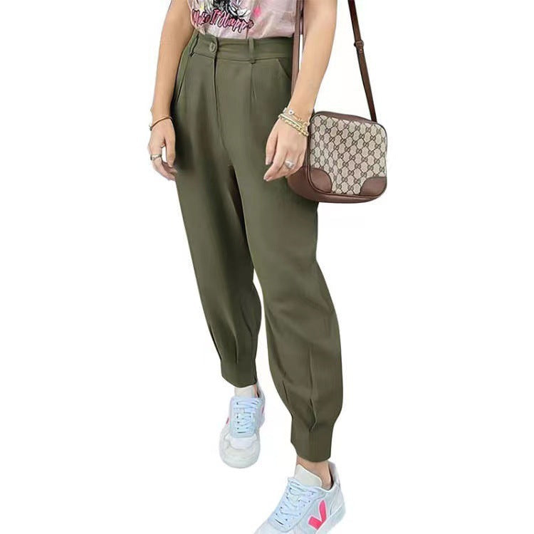 Elegant and fashionable high-waisted pants for women with pleats and side pockets Chic and Style