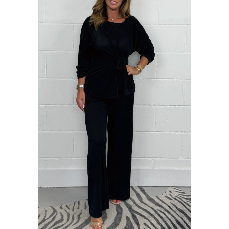 Elegant set for women in a fluid and soft material with a fitted top and loose pants Chic und Stil