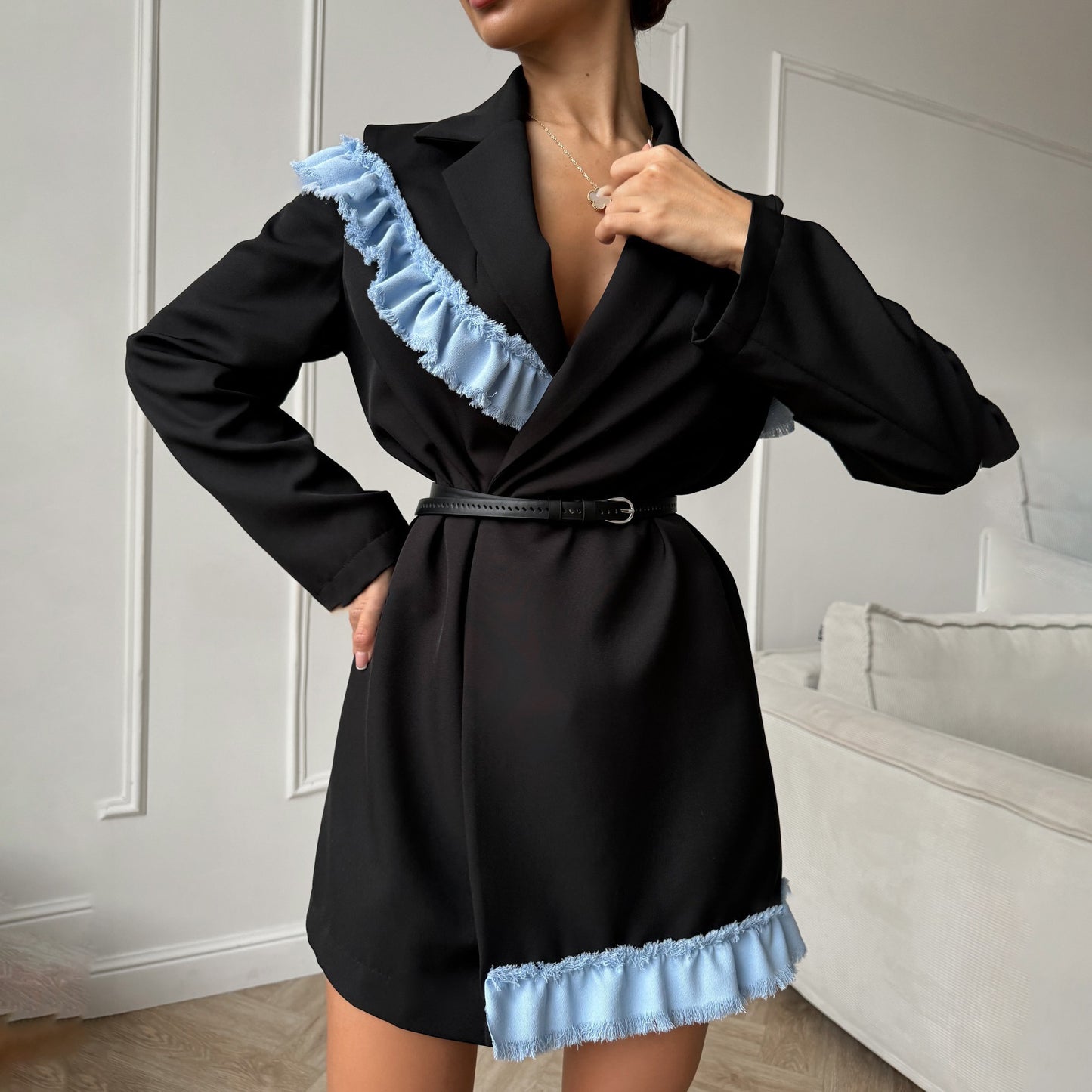 Dames Élégante Blazer-Robe avec Détails de Volant Asymétriques Chic und Stil