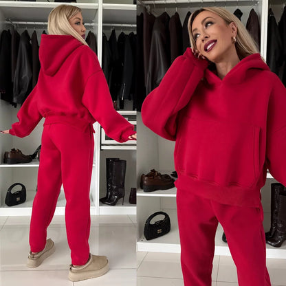 Pull à capuche décontracté pour femmes avec une coupe élégante et un pantalon de jogging confortable Chic und Stil