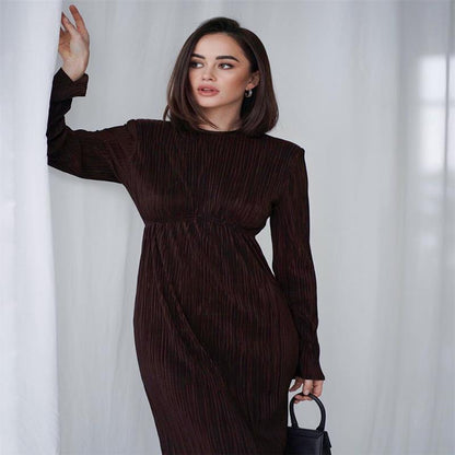 Femme Robe maxi élégante avec des plis structurés et des manches longues Chic und Stil