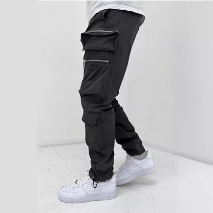 Men's cargo pants with practical multifunctional pockets and a modern slim fit Chic und Stil