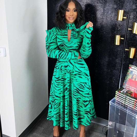 Robe midi pour femmes avec col montant et coupe asymétrique Chic und Stil
