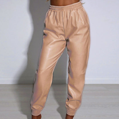 Comfortable sports pants for women with elastic waistband and straps Chic und Stil