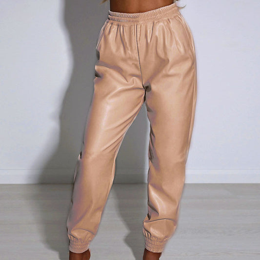 Comfortable sports pants for women with elastic waistband and straps Chic und Stil