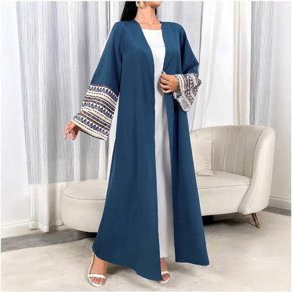 Dames élégante kaftan avec des détails de broderie artistiques et des manches larges Chic und Stil