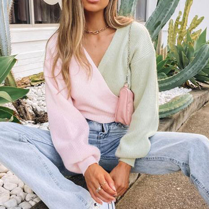Dames Pull élégant à col en V avec des manches contrastées et une surface texturée Chic und Stil