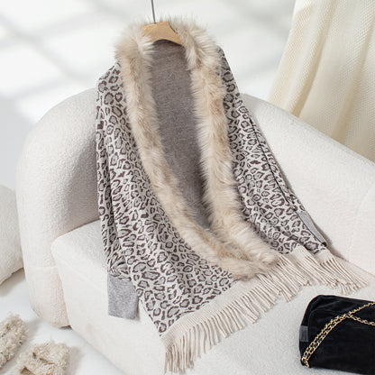 Dames élégant pull poncho avec un col en fausse fourrure luxueux et un ourlet à franges Chic und Stil
