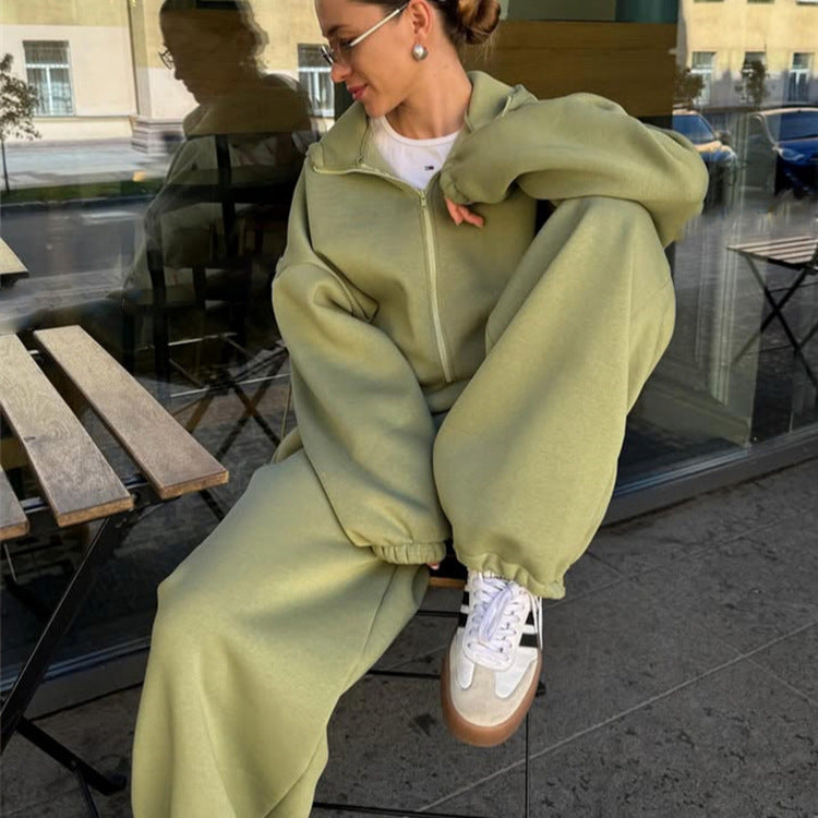 Dames confortable ensemble de training en polaire avec col montant et poignets élastiques Chic und Stil