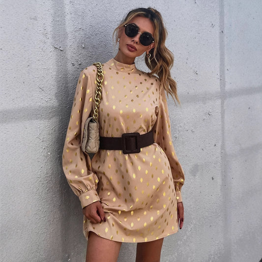 Robes chemises élégantes pour femmes avec accents métalliques et ceinture à la taille Chic und Stil