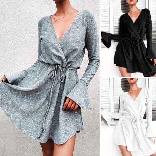 Robe portefeuille féminine avec un élégant décolleté en V et des manches larges Chic und Stil