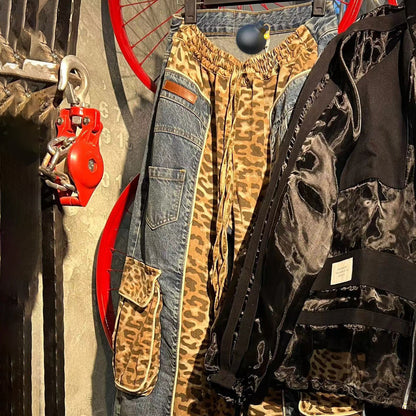 Dames cargo jeans en imprimé animal tendance avec coupe pratique Chic und Stil