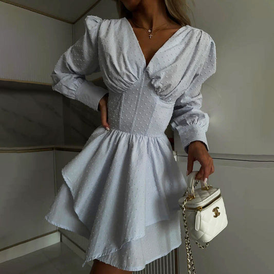 Robe portefeuille ludique pour femmes avec des manches volumineuses et un ourlet asymétrique Chic und Stil