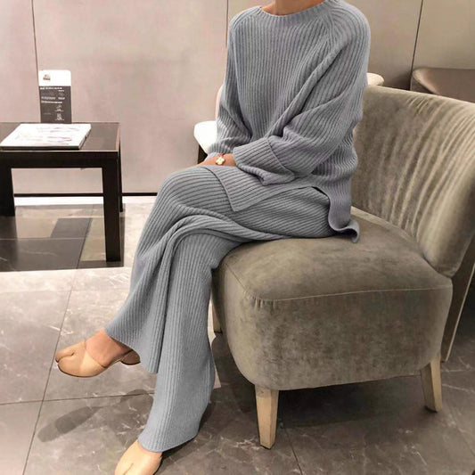 Ladies Comfortable Knit Suit In Modern Rib Design Chic und Stil