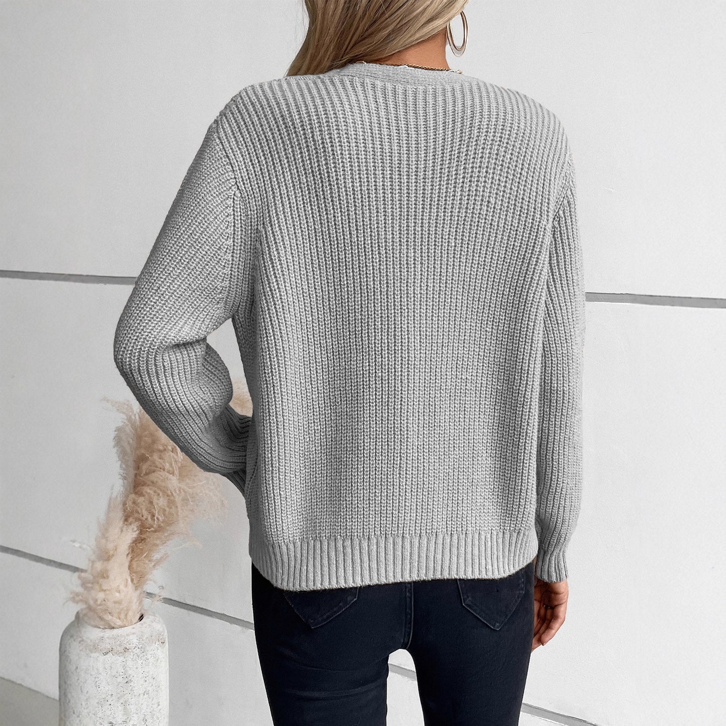 Cardigan pour femmes avec motif en torsade et détails de boutons Chic und Stil