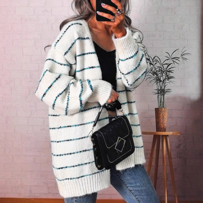 Dames gros tricot cardigan avec des rayures contrastantes à la mode et des détails élégants de bouton Chic und Stil