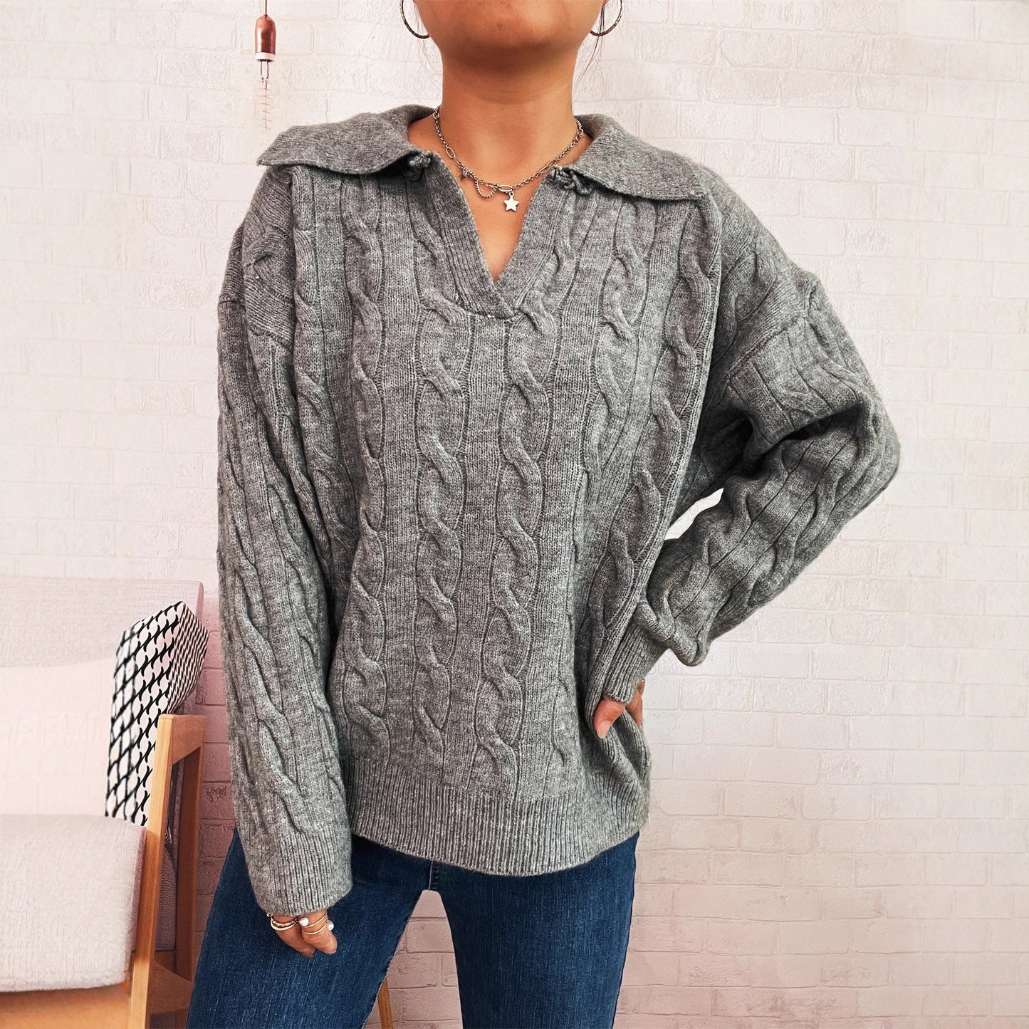 Pull en grosse maille pour femmes avec un design de tresses colorées et un col classique Chic und Stil
