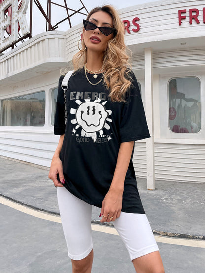T-shirt oversize pour femmes avec un design graphique accrocheur et une coupe décontractée Chic und Stil