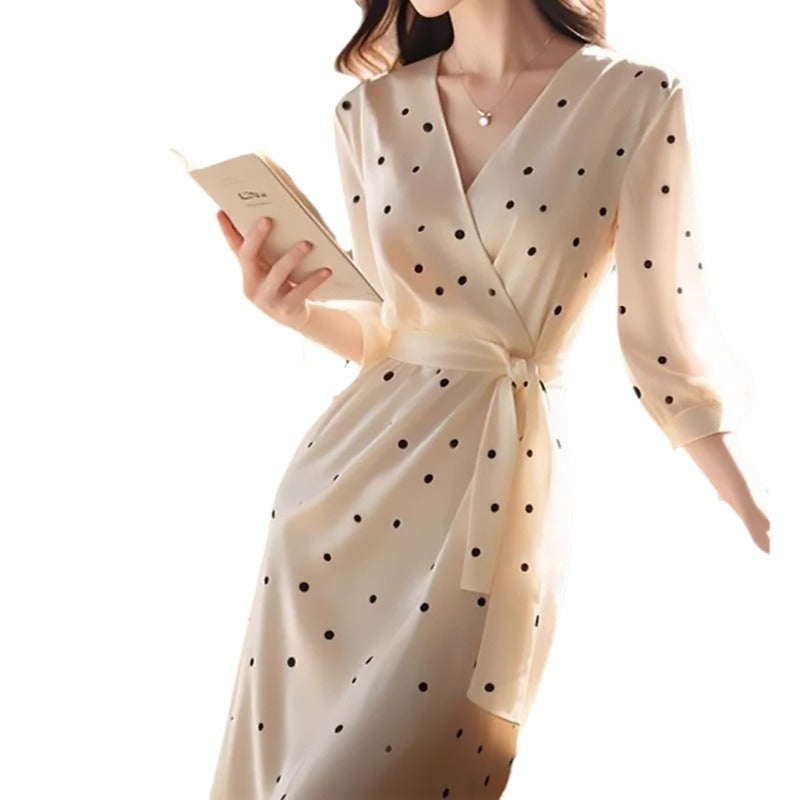 Robe croisée à pois élégante pour femme Chic und Stil