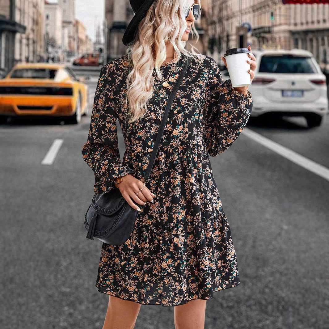Robe de loisirs pour dames avec des manches volumineuses et des accents floraux ludiques Chic und Stil