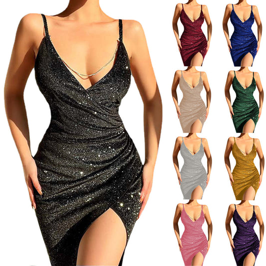 Robe portefeuille glamour pour femmes avec un décolleté en V profond et un matériau Chic und Stil scintillant.